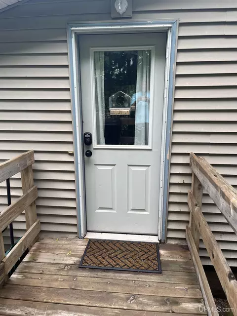 Exterior - 712 Wabash, Ishpeming, MI 49849 photo 5 of 13