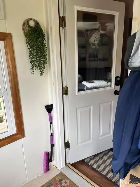Entry Way - 712 Wabash, Ishpeming, MI 49849 photo 1 of 3