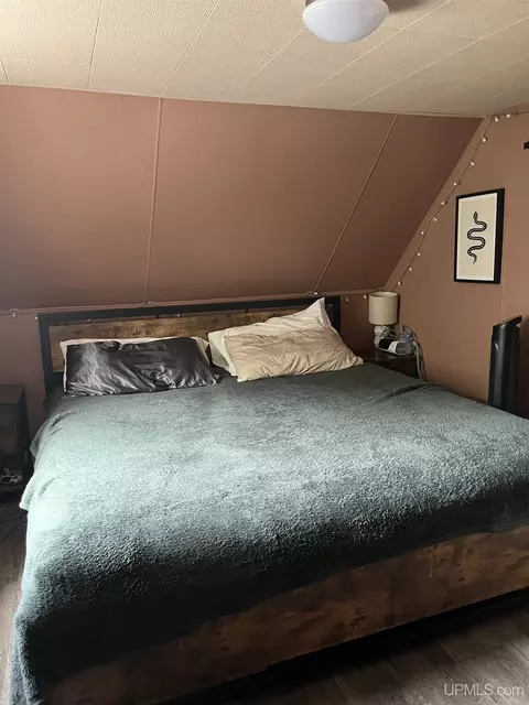 Bedroom - 712 Wabash, Ishpeming, MI 49849 photo 2 of 4