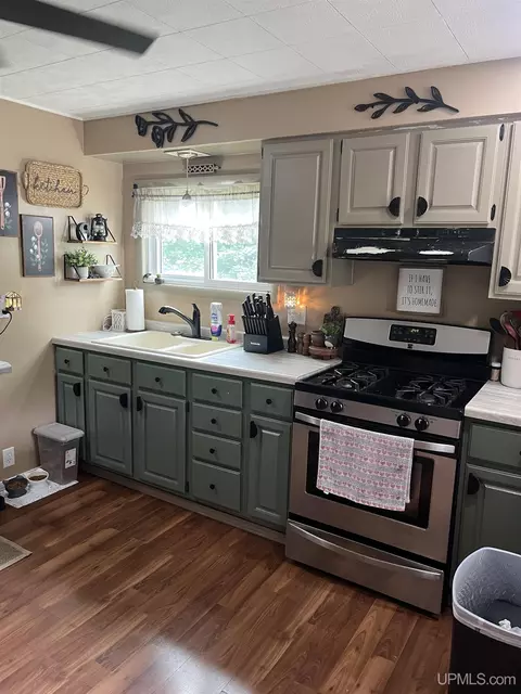 Kitchen - 712 Wabash, Ishpeming, MI 49849 photo 2 of 7