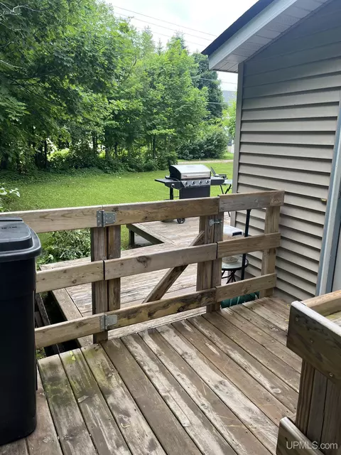 Exterior - 712 Wabash, Ishpeming, MI 49849 photo 3 of 13