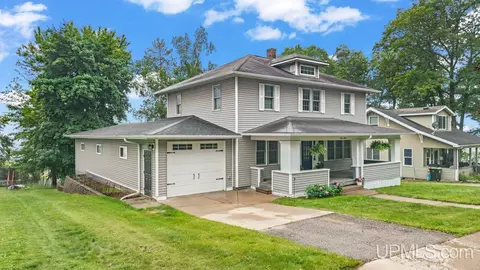 715 E I, Iron Mountain, MI 49801