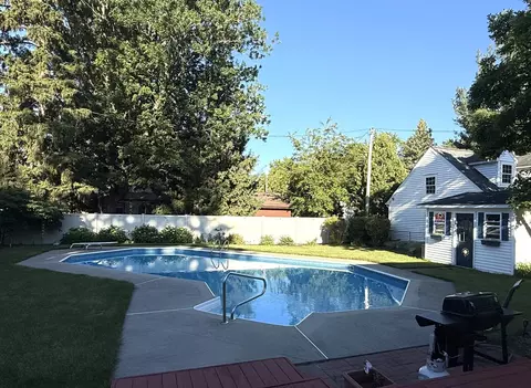 Exterior - 210 Pendleton, Bay City, MI 48708 photo 2 of 5