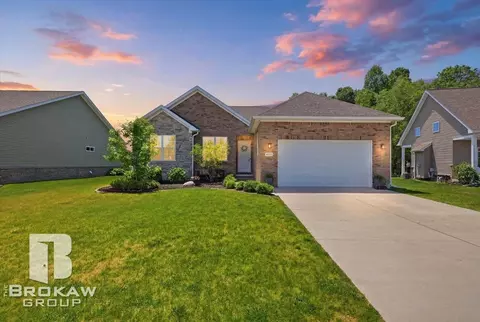 5363 Pebble Beach Dr, Metamora, MI 48455