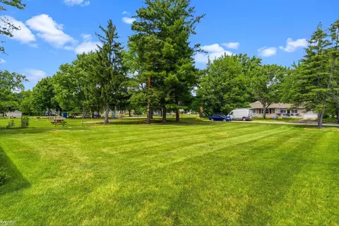 Exterior - 1018 Mildred, Flushing, MI 48433 photo 9 of 10