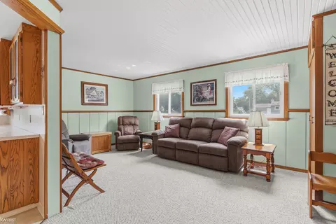 Living - 1018 Mildred, Flushing, MI 48433 photo 5 of 6