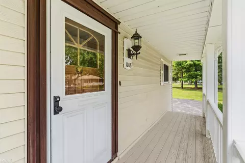 Exterior - 1018 Mildred, Flushing, MI 48433 photo 5 of 10