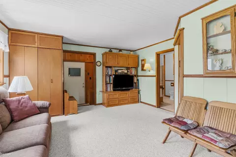 Living - 1018 Mildred, Flushing, MI 48433 photo 6 of 6