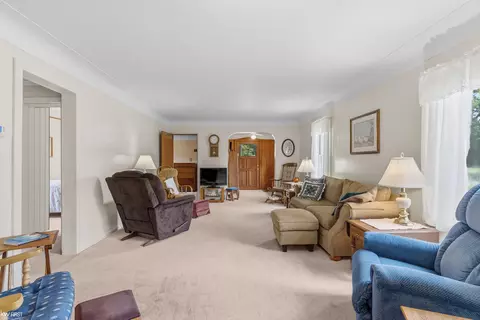 Living - 1018 Mildred, Flushing, MI 48433 photo 3 of 6