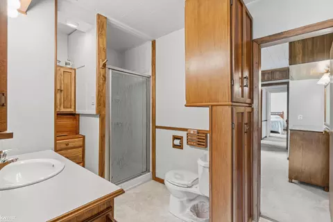 Bath - 1018 Mildred, Flushing, MI 48433 photo 2 of 2
