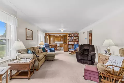 Living - 1018 Mildred, Flushing, MI 48433 photo 2 of 6