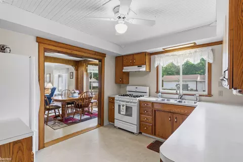 Kitchen - 1018 Mildred, Flushing, MI 48433 photo 2 of 4