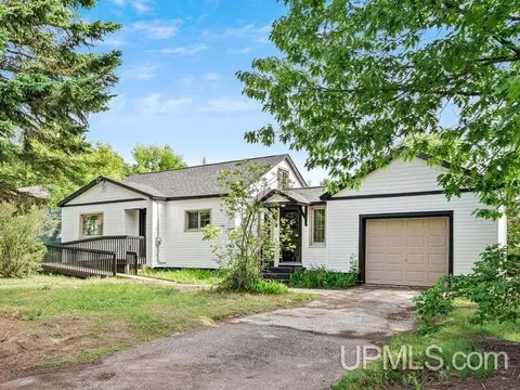 105 W Wright, Marquette, MI 49855