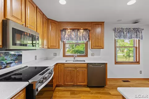 Kitchen - 817 Outer, Tecumseh, MI 49286 photo 4 of 7