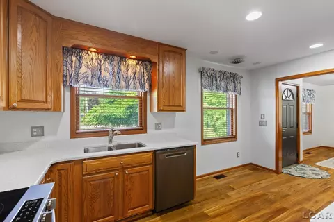 Kitchen - 817 Outer, Tecumseh, MI 49286 photo 5 of 7