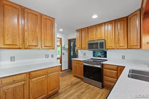 Kitchen - 817 Outer, Tecumseh, MI 49286 photo 3 of 7