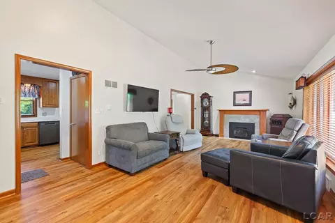 Living - 817 Outer, Tecumseh, MI 49286 photo 2 of 5