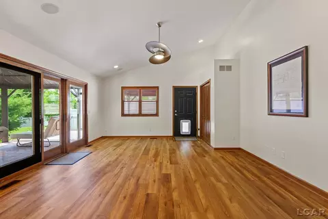 Living - 817 Outer, Tecumseh, MI 49286 photo 4 of 5