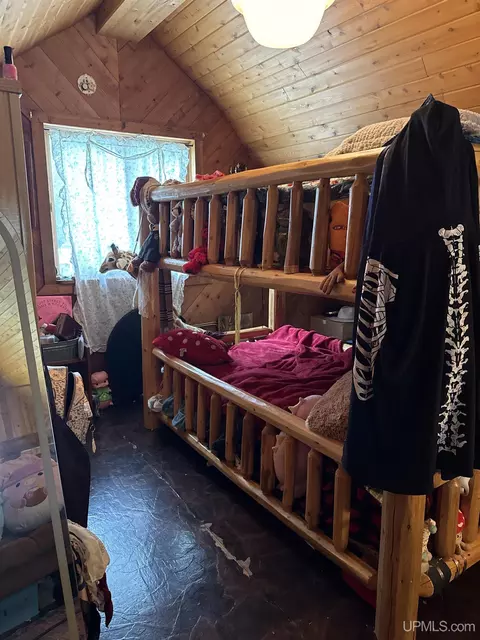 Bedroom - e16983 Nevins Lake Road, Shingleton, MI 49884 photo 5 of 5
