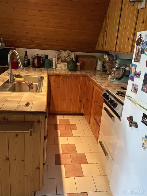 Kitchen - e16983 Nevins Lake Road, Shingleton, MI 49884 photo 3 of 3