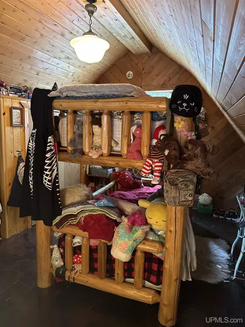 Bedroom - e16983 Nevins Lake Road, Shingleton, MI 49884 photo 4 of 5