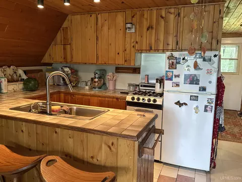 Kitchen - e16983 Nevins Lake Road, Shingleton, MI 49884 photo 1 of 3