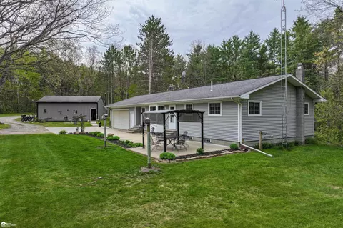 3393 Pine Blf, Columbiaville, MI 48421