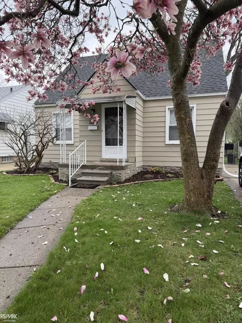 19749 Washtenaw, Harper Woods, MI 48225