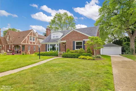 Exterior - 581 Hampton, Grosse Pointe Woods, MI 48236 photo 11 of 15