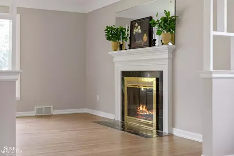Living - 581 Hampton, Grosse Pointe Woods, MI 48236 photo 3 of 6