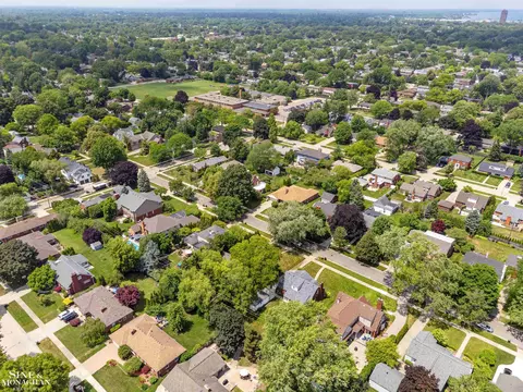 View/Area - 581 Hampton, Grosse Pointe Woods, MI 48236 photo 6 of 13