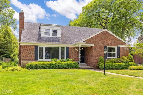Exterior - 581 Hampton, Grosse Pointe Woods, MI 48236 photo 13 of 15