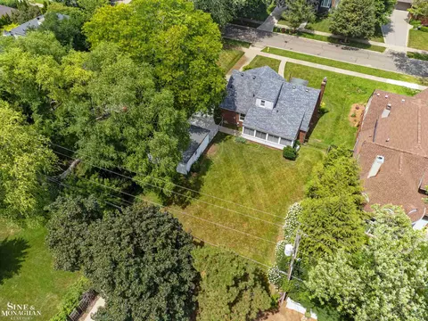 View/Area - 581 Hampton, Grosse Pointe Woods, MI 48236 photo 11 of 13