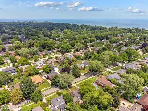 View/Area - 581 Hampton, Grosse Pointe Woods, MI 48236 photo 3 of 13