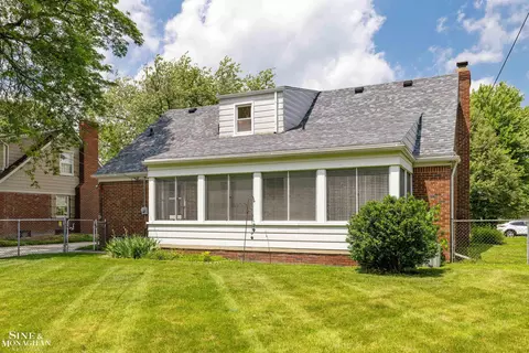 Exterior - 581 Hampton, Grosse Pointe Woods, MI 48236 photo 10 of 15