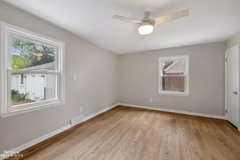 Bedroom - 581 Hampton, Grosse Pointe Woods, MI 48236 photo 3 of 7