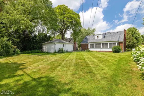 Exterior - 581 Hampton, Grosse Pointe Woods, MI 48236 photo 9 of 15