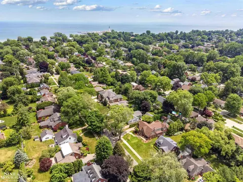 View/Area - 581 Hampton, Grosse Pointe Woods, MI 48236 photo 1 of 13