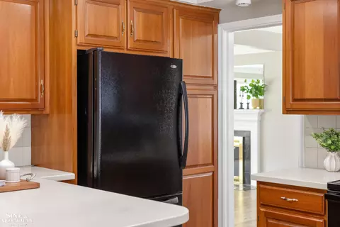 Kitchen - 581 Hampton, Grosse Pointe Woods, MI 48236 photo 6 of 6