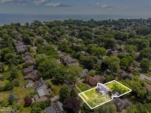 View/Area - 581 Hampton, Grosse Pointe Woods, MI 48236 photo 2 of 13