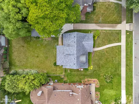 View/Area - 581 Hampton, Grosse Pointe Woods, MI 48236 photo 12 of 13