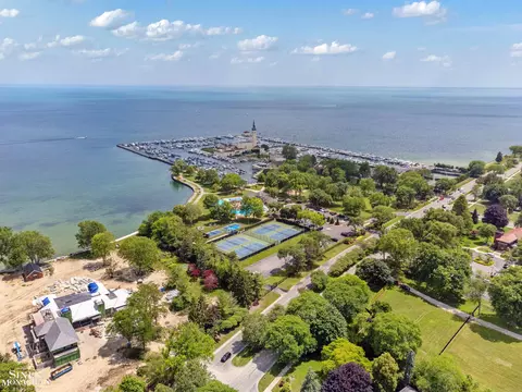 View/Area - 581 Hampton, Grosse Pointe Woods, MI 48236 photo 5 of 13