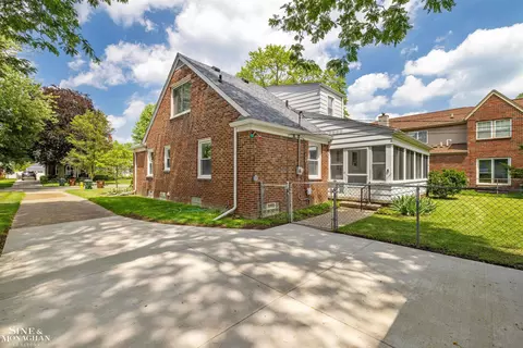 Exterior - 581 Hampton, Grosse Pointe Woods, MI 48236 photo 5 of 15