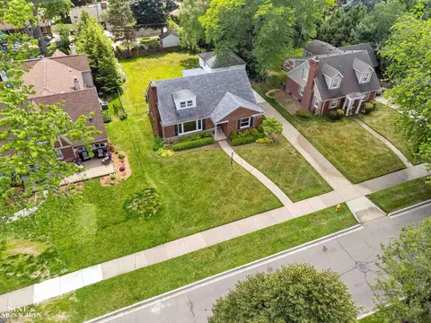 View/Area - 581 Hampton, Grosse Pointe Woods, MI 48236 photo 9 of 13