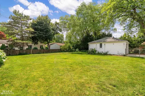 Exterior - 581 Hampton, Grosse Pointe Woods, MI 48236 photo 8 of 15
