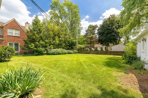 Exterior - 581 Hampton, Grosse Pointe Woods, MI 48236 photo 7 of 15