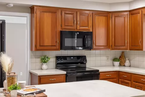 Kitchen - 581 Hampton, Grosse Pointe Woods, MI 48236 photo 4 of 6