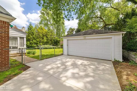 Exterior - 581 Hampton, Grosse Pointe Woods, MI 48236 photo 6 of 15