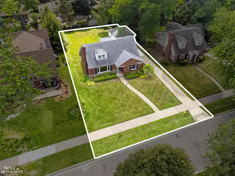 View/Area - 581 Hampton, Grosse Pointe Woods, MI 48236 photo 10 of 13