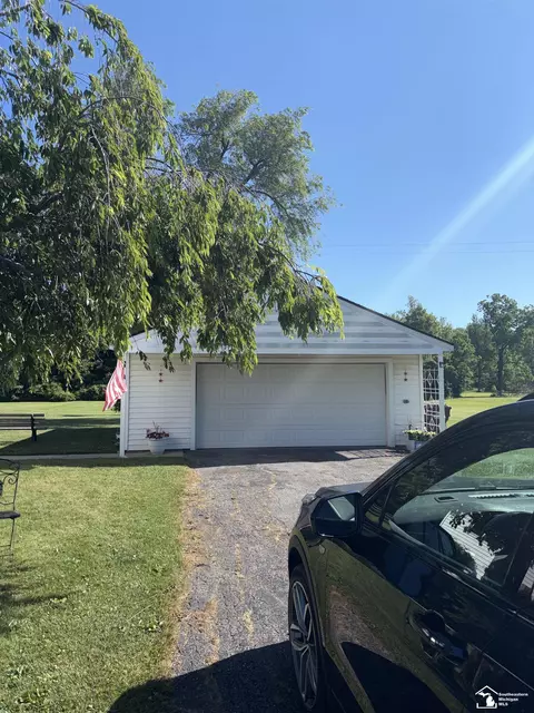 2125 Nadeau, Monroe, MI 48162 photo 2